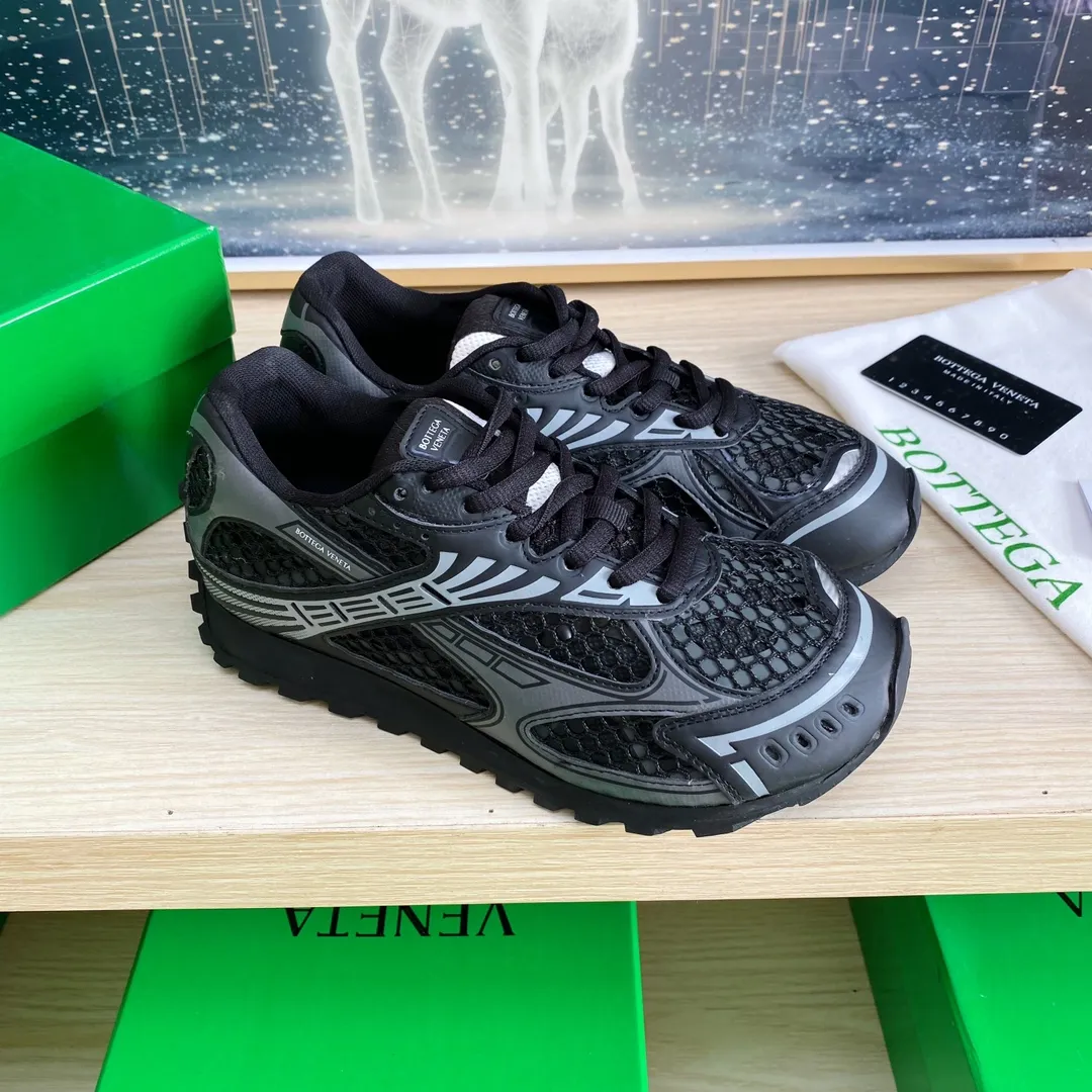 p620🐮🐮High-end version, the original 1:1 couple style new model is on the shelves🔥BV Orbit sneakers Wang Yibo's same style couple's Dad Runner sneakers, made of lightweight technical mesh fabric. Features a geometric patterned rubber outsole. The outsole is made of color-blocked TPU outsole. Size: women’s shoes 35-40, men’s shoes 39-45.